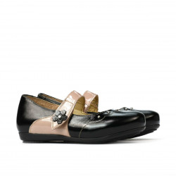 Kleinkinderschuhe 68c kombiniert mit schwarzem Lack