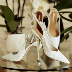 Damensandalen 1352 weißer Satin lifestyle