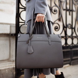 Damentasche zum Umhängen 047g 01 petrol caviar lifestyle