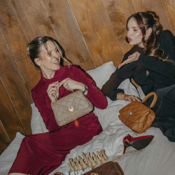 Damen-Umhängetasche 049g Nude Caviar lifestyle