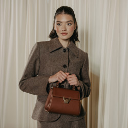 Damen-Umhängetasche 032g 01 Cognac lifestyle